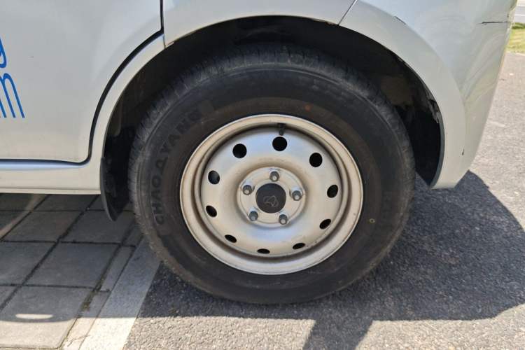 Used CHANGAN KAICHENG Xingka 2023 1.5L GDI Double-Cab 2.26m Cargo Truck – Comfort Edition Right Front Wheel Hub