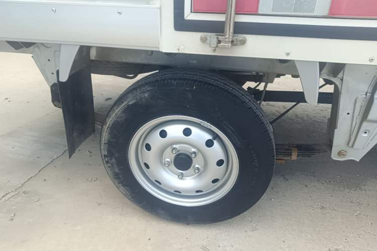 Used CHANGAN KAICHENG Xingka 2023 1.5L GDI Single-Row 3.06m Composite-Panel Cargo Van – Comfort Version Right Rear Wheel Hub