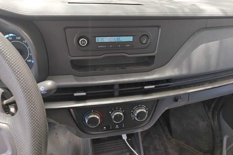 Used CHANGAN KAICHENG Xingka 2024 1.5L GDI Single-Row Short-Box Cargo Truck Standard Version Audio And AC Panel