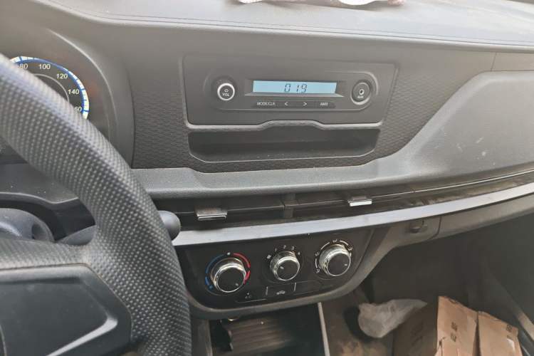 Used CHANGAN KAICHENG Xingka 2024 1.5L GDI Single-Row Short-Box Cargo Truck Standard Version Audio And AC Panel