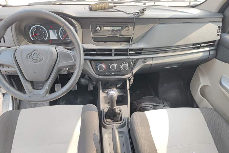 Used CHANGAN KAICHENG Xingka 2024 1.5L GDI Double-Cab Long-Box Cargo Vehicle – Comfort Edition Audio And AC Panel