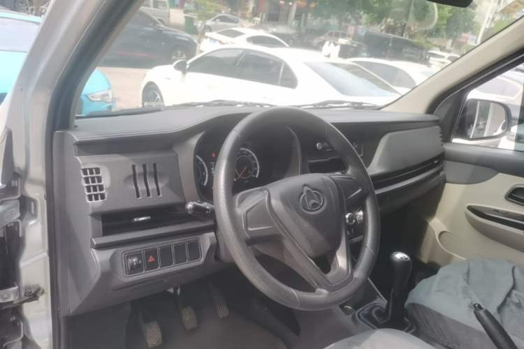 Used CHANGAN KAICHENG Xingka 2024 1.5L GDI Single-Row Long-Box Cargo Truck – Comfort Version Center Console
