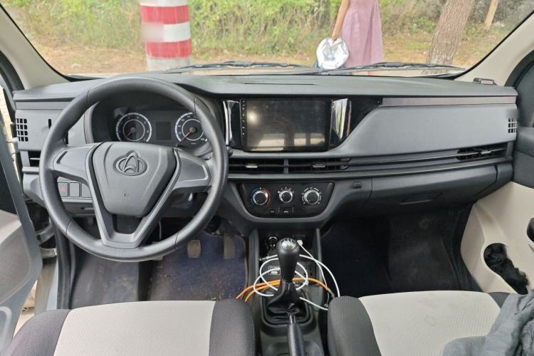 Used CHANGAN KAICHENG Xingka 2024 1.5L GDI Double-Cab Long-Box Cargo Vehicle – Comfort Edition Center Console