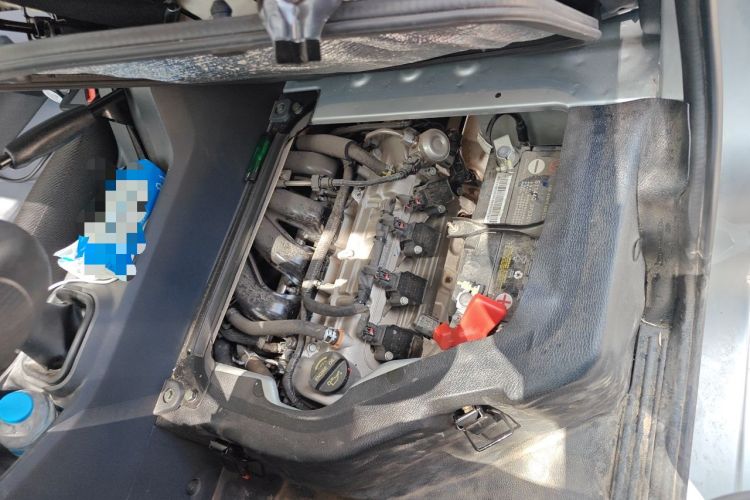 Used CHANGAN KAICHENG Xingka 2024 1.5L GDI Single-Row Short-Box Cargo Truck Standard Version Engine Bay