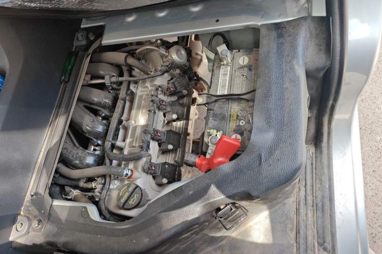 Used CHANGAN KAICHENG Xingka 2024 1.5L GDI Single-Row Short-Box Cargo Truck Standard Version Engine Bay Left