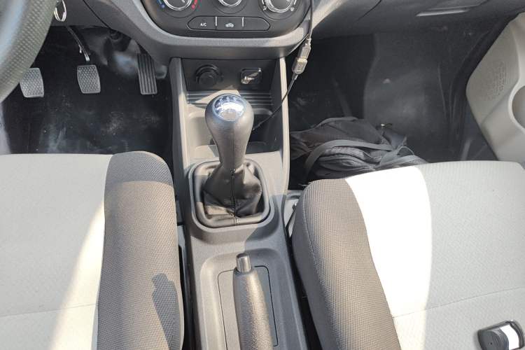 Used CHANGAN KAICHENG Xingka 2024 1.5L GDI Double-Cab Long-Box Cargo Vehicle – Comfort Edition Gear Lever