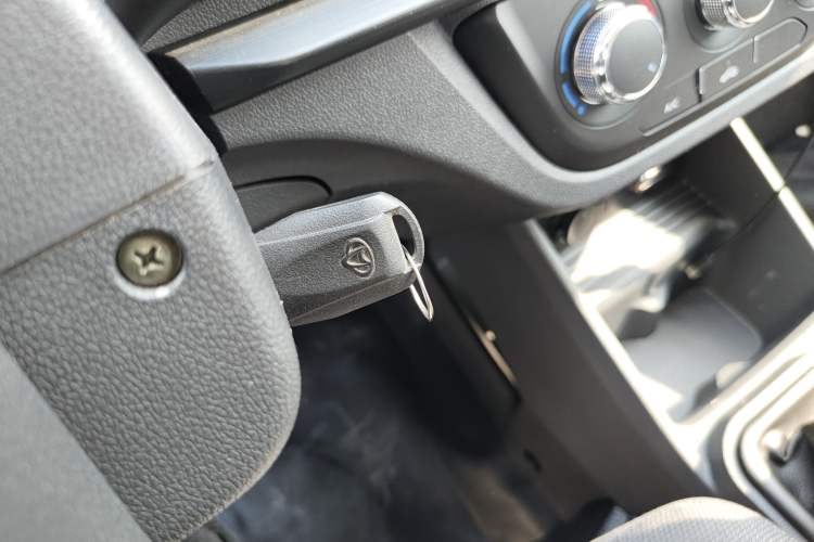 Used CHANGAN KAICHENG Xingka 2024 1.5L GDI Double-Cab Long-Box Cargo Vehicle – Comfort Edition Interior 1