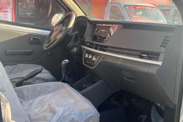 Used CHANGAN KAICHENG Xingka 2024 1.5L GDI Single-Row Long-Box Cargo Truck – Comfort Version Interior 2
