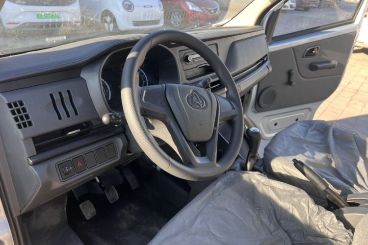 Used CHANGAN KAICHENG Xingka 2024 1.5L GDI Single-Row Short-Box Cargo Truck Basic Version Interior 3
