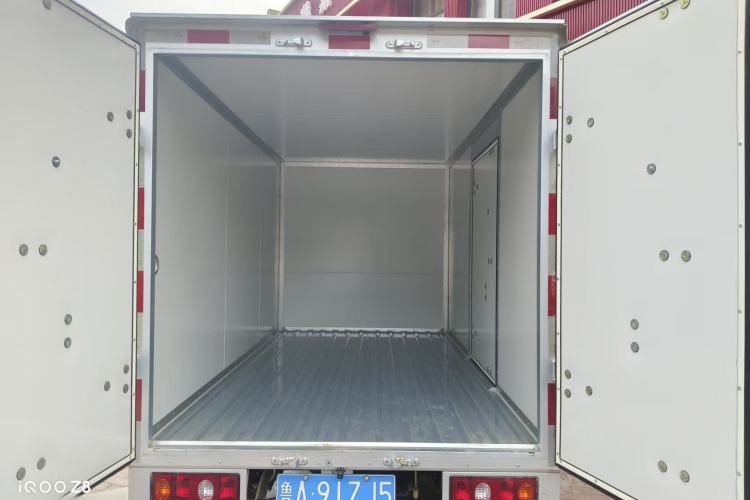 Used CHANGAN KAICHENG Xingka 2024 1.5L GDI Single-Row Long-Box Composite-Floor Cargo Van – Standard Version Interior 3