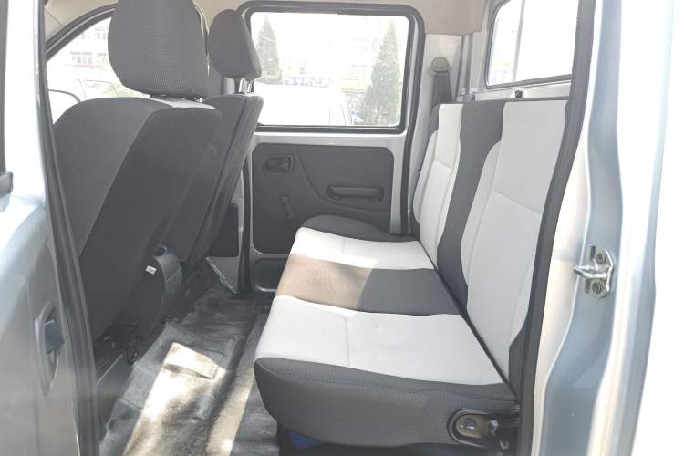 Used CHANGAN KAICHENG Xingka 2024 1.5L GDI Double-Cab Long-Box Cargo Vehicle – Comfort Edition Left Rear Seat