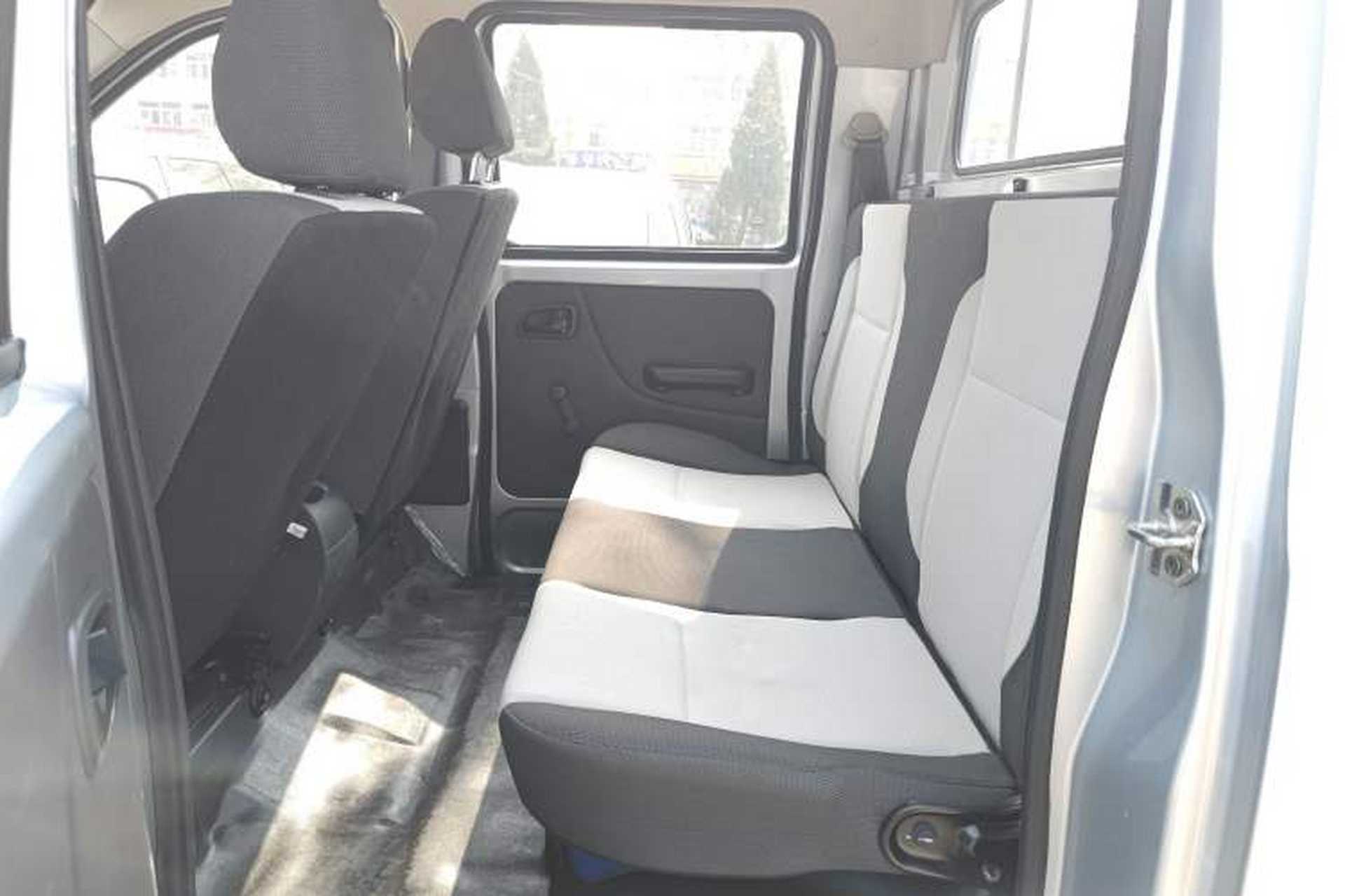 Used CHANGAN KAICHENG Xingka 2024 1.5L GDI Double-Cab Long-Box Cargo Vehicle – Comfort Edition Left Rear Seat