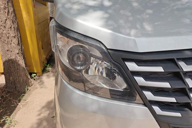 Used CHANGAN KAICHENG Xingka 2024 1.5L GDI Single-Row Short-Box Cargo Truck Standard Version Right Front Headlight