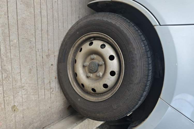 Used CHANGAN KAICHENG Xingka 2024 1.5L GDI Double-Cab Long-Box Cargo Vehicle – Comfort Edition Right Front Wheel Hub