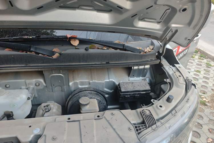 Used CHANGAN KAICHENG Xingka PLUS 2022 1.6L Comfort-Grade Air-Conditioned Single-Row Standard Vehicle DAM16KR Engine Bay Left