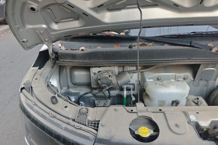 Used CHANGAN KAICHENG Xingka PLUS 2022 1.6L Comfort-Grade Air-Conditioned Single-Row Standard Vehicle DAM16KR Engine Bay Right