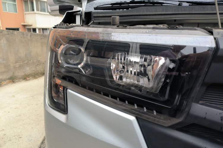 Used CHANGAN KAICHENG Xingka PLUS 2022 1.6L Luxury Edition Air-Conditioned Double-Cab Standard Vehicle DAM16KR Right Front Headlight
