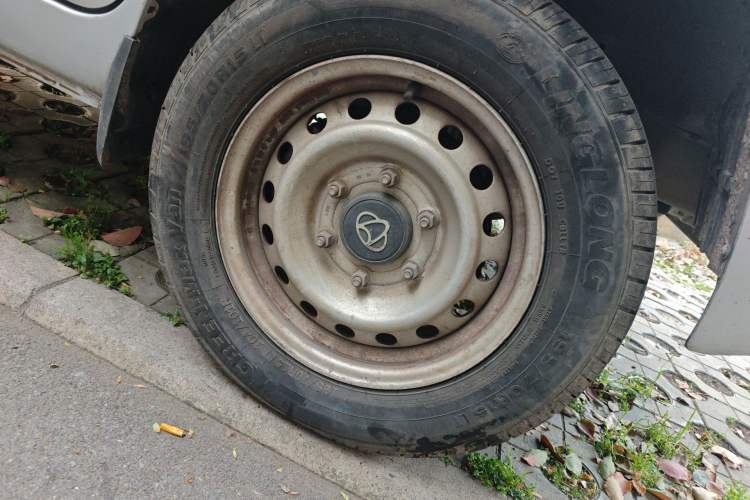 Used CHANGAN KAICHENG Xingka PLUS 2022 1.6L Comfort-Grade Air-Conditioned Single-Row Standard Vehicle DAM16KR Right Front Wheel Hub