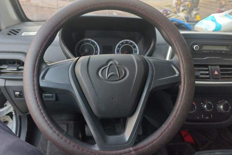 Used CHANGAN KAICHENG Xingka PLUS 2022 1.6L Comfort-Grade Air-Conditioned Single-Row Standard Vehicle DAM16KR Steering Wheel