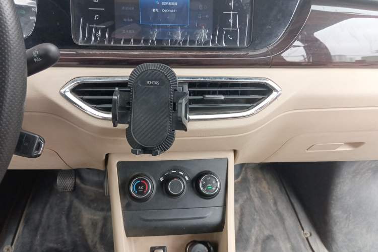 Used CHANGAN KUAYUE 2021 Luxury 7-Seater Bus with Huichuan System Audio And AC Panel