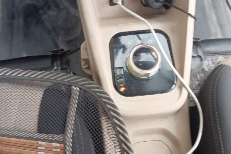 Used CHANGAN KUAYUE 2021 Luxury 7-Seater Bus with Huichuan System Gear Lever