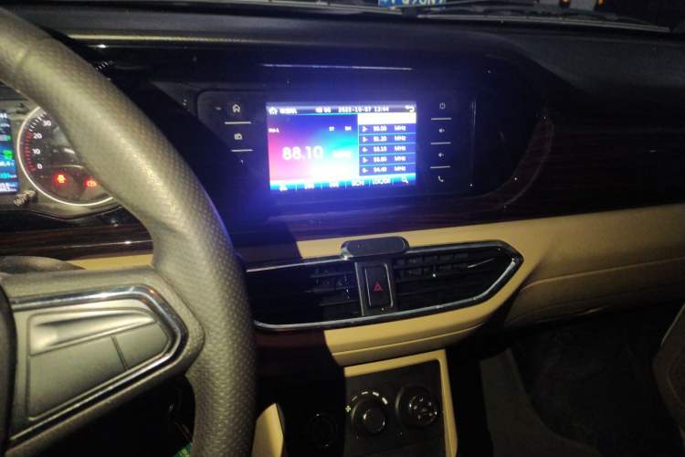 Used CHANGAN KUAYUE 2021 Luxury 6-Seater Passenger Bus with Huichuan System Audio And AC Panel