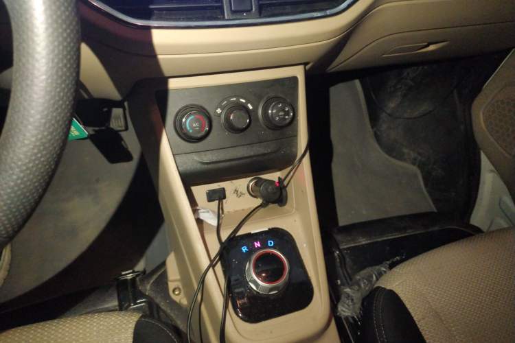 Used CHANGAN KUAYUE 2021 Luxury 6-Seater Passenger Bus with Huichuan System Gear Lever
