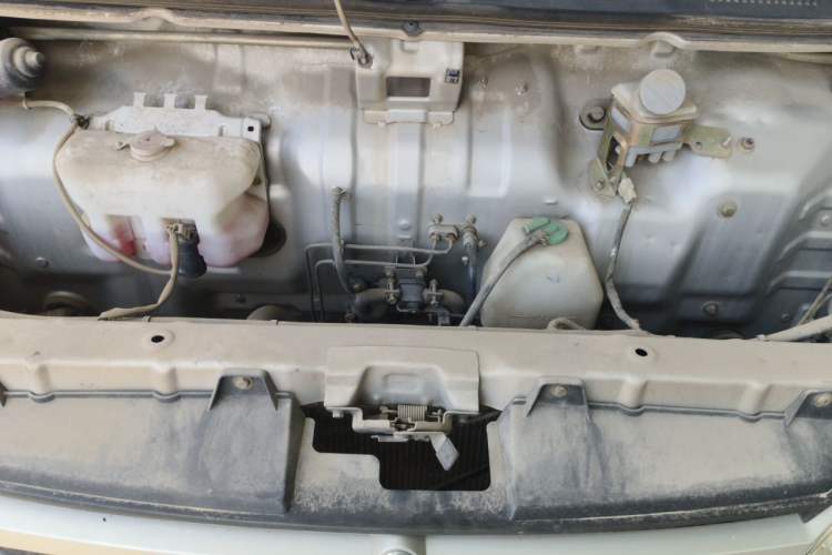 Used CHANGAN KUAYUE Wang 2017 1.5L Rear Dual Wheels Double Row DK15 Engine Bay