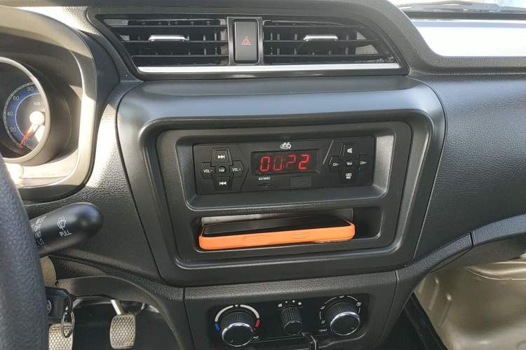 Used CHANGAN KUAYUE Wang X1 2018 1.2L Standard Model Single-Row Rear Single Wheel Extended Cargo Bed LJ469Q-AEB Audio And AC Panel