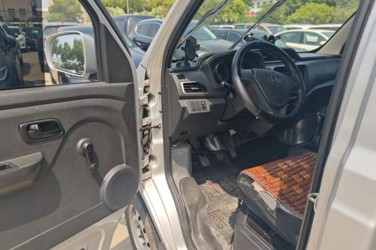 Used CHANGAN KUAYUE Wang X1 2022 1.2L Comfort-Grade Cargo Vehicle Single Cab with Dual Rear Wheels 2990 mm Wheelbase 3.05-Meter Length LJ469Q-AEB Driver Seat