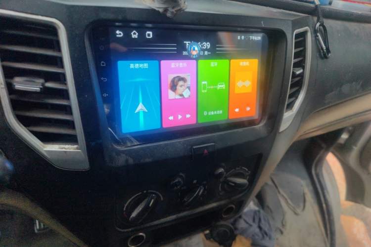 Used CHANGAN KUAYUE Wang X3 2018 1.5L Mid-Range Single-Cab with Dual Rear Wheels and Standard Cargo Bed DK15C Audio And AC Panel