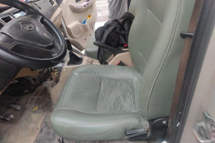Used CHANGAN KUAYUE Wang X3 2018 1.5L Mid-Range Single-Cab with Dual Rear Wheels and Standard Cargo Bed DK15C Left Front Seat
