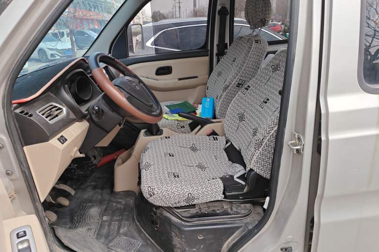 Used CHANGAN KUAYUE Wang X3 2018 1.5L Mid-Range Version Double Cab with Extended Cargo Bed and Dual Rear Wheels – DK15C Left Front Seat