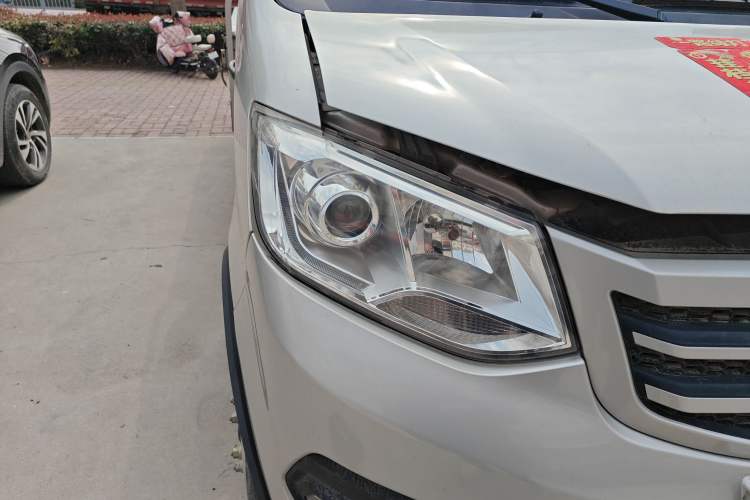 Used CHANGAN KUAYUE Wang X3 2018 1.5L Mid-Range Version Double Cab with Extended Cargo Bed and Dual Rear Wheels – DK15C Right Front Headlight