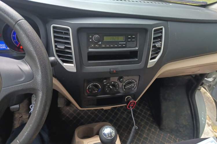 Used CHANGAN KUAYUE Wang X3 2021 1.6L Standard Single-Row Dual Rear Wheels 3300mm Cargo Bed DAM16KR Audio And AC Panel