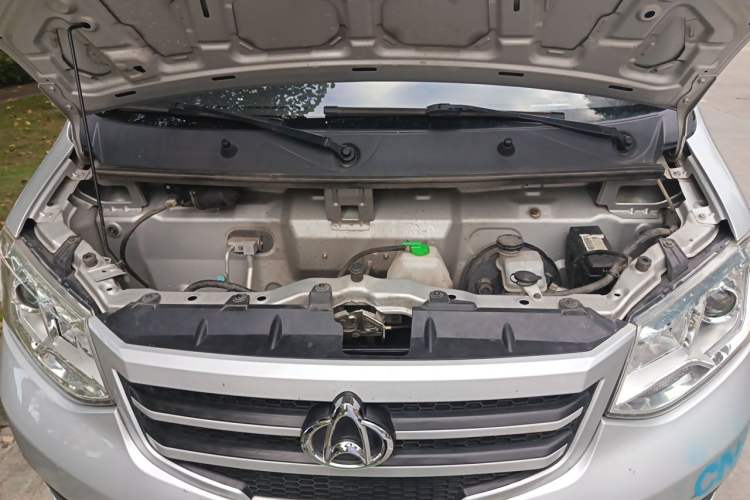 Used CHANGAN KUAYUE Wang X3 2021 1.6L Standard Single-Row Dual Rear Wheels 3300mm Cargo Bed DAM16KR Engine Bay