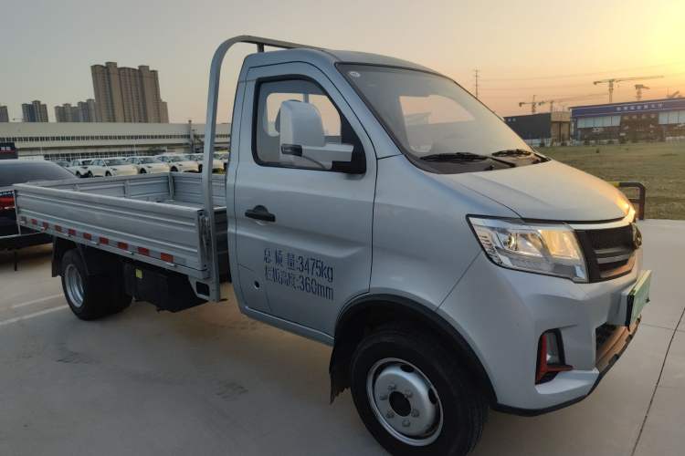 Used CHANGAN KUAYUE Wang X3 2021 1.6L Standard Single-Row Dual Rear Wheels 3300mm Cargo Bed DAM16KR Front Right 45 Deg