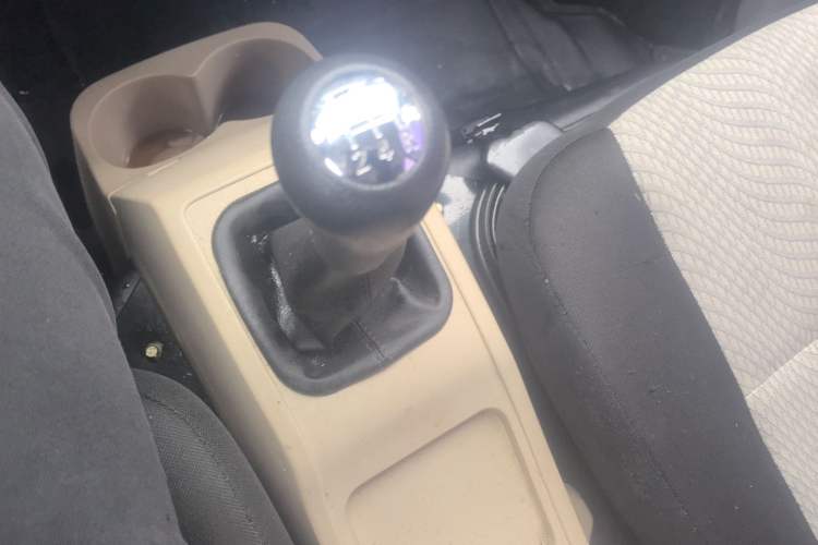 Used CHANGAN KUAYUE Wang X3 2021 1.6L Standard Version Double Cab with Dual Rear Wheels 2710mm Cargo Bed DAM16KR Gear Lever