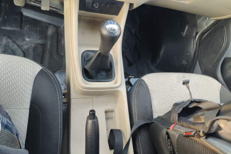 Used CHANGAN KUAYUE Wang X3 2021 1.6L Standard Single-Row Dual Rear Wheels 3300mm Cargo Bed DAM16KR Gear Lever