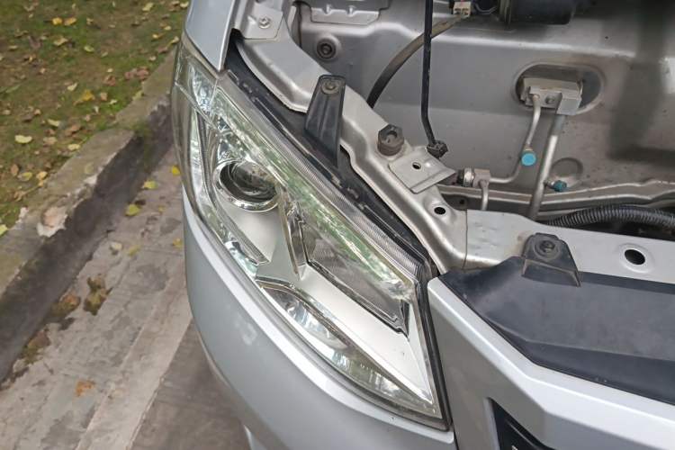 Used CHANGAN KUAYUE Wang X3 2021 1.6L Standard Single-Row Dual Rear Wheels 3300mm Cargo Bed DAM16KR Right Front Headlight