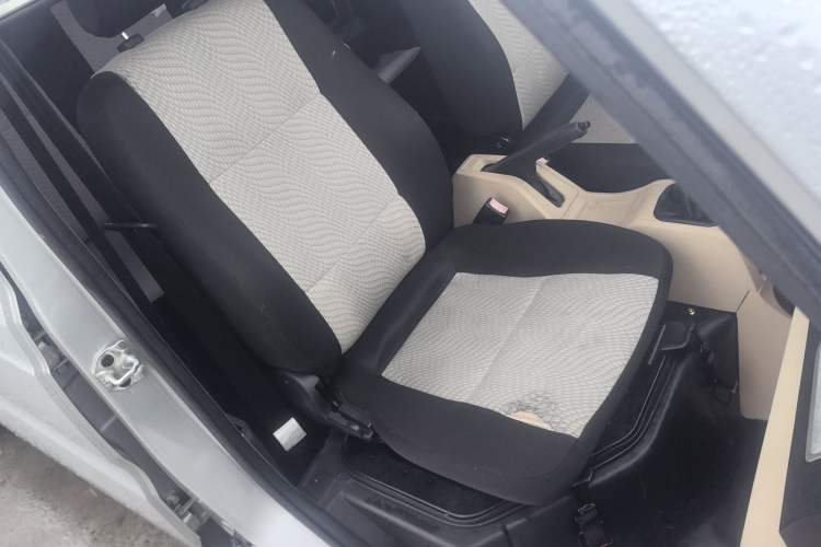 Used CHANGAN KUAYUE Wang X3 2021 1.6L Standard Version Double Cab with Dual Rear Wheels 2710mm Cargo Bed DAM16KR Right Front Seat