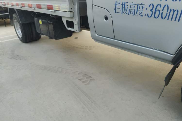 Used CHANGAN KUAYUE Wang X3 2021 1.6L Standard Single-Row Dual Rear Wheels 3300mm Cargo Bed DAM16KR Right Side Sill