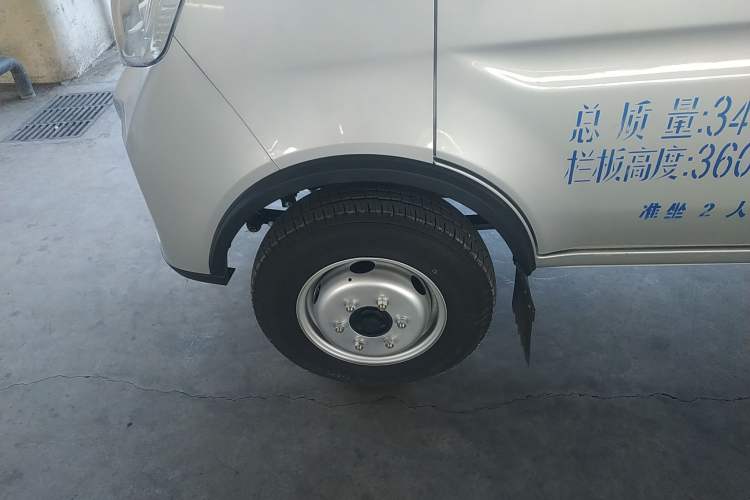 Used CHANGAN KUAYUE Wang X3 2022 1.6L Flagship PLUS Cargo Truck Single Cab with Dual Rear Wheels 3400 mm Wheelbase 3.3-Meter Length DAM16KR Left Front Wheel Hub