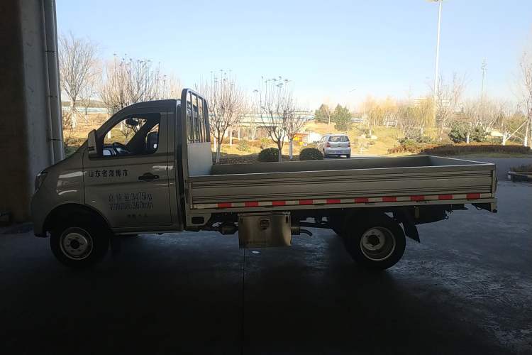 Used CHANGAN KUAYUE Wang X3 2022 1.6L Flagship PLUS Cargo Truck Single Cab with Dual Rear Wheels 3400 mm Wheelbase 3.3-Meter Length DAM16KR Left Rear Seat
