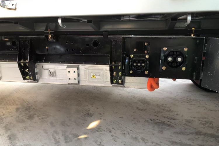 Used CHANGAN KUAYUE Wang X3 EV 2024 PLUS EV Flatbed Zhonghang 3.8m Comfort Edition Exterior 4