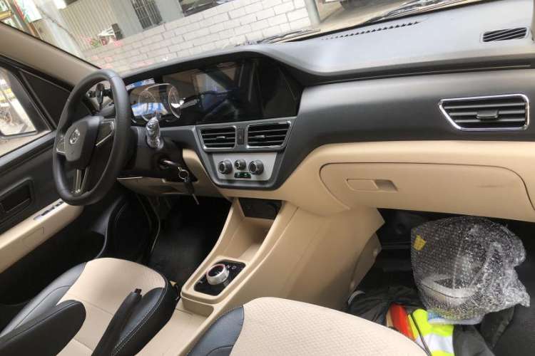 Used CHANGAN KUAYUE Wang X3 EV 2024 PLUS EV Flatbed Zhonghang 3.8m Comfort Edition Interior 1