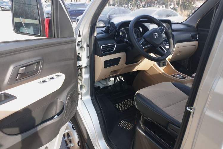 Used CHANGAN KUAYUE Wang X3 EV 2025 Model Comfortable Single-Row Box-Body Light Truck Interior 3