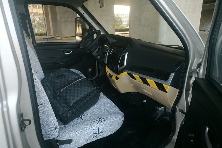 Used CHANGAN KUAYUE Wang X5 2018 1.5L PLUS Mid-Range Single-Cab with Dual Rear Wheels and Standard Cargo Bed DK15C Right Front Seat