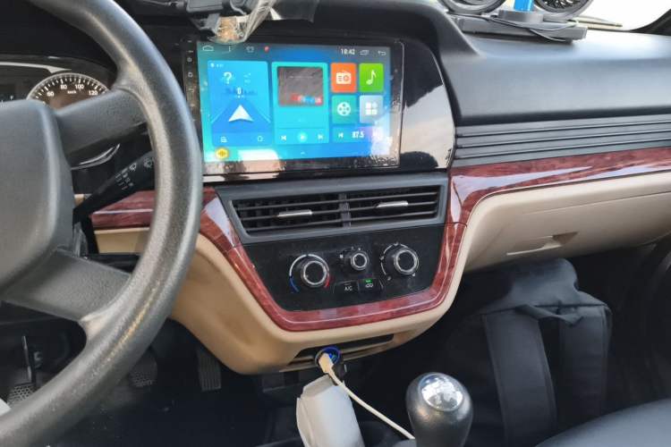 Used CHANGAN KUAYUE Wang X5 2021 1.6L Gasoline Standard Edition Double Cab with Dual Rear Wheels 3050mm Cargo Bed DAM16KR Audio And AC Panel
