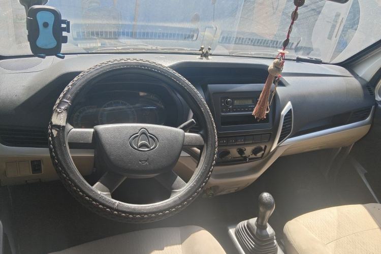 Used CHANGAN KUAYUE Wang X5 2021 1.6L Gasoline Comfort Edition Double Cab with Dual Rear Wheels 2850mm Cargo Bed DAM16KR Center Console